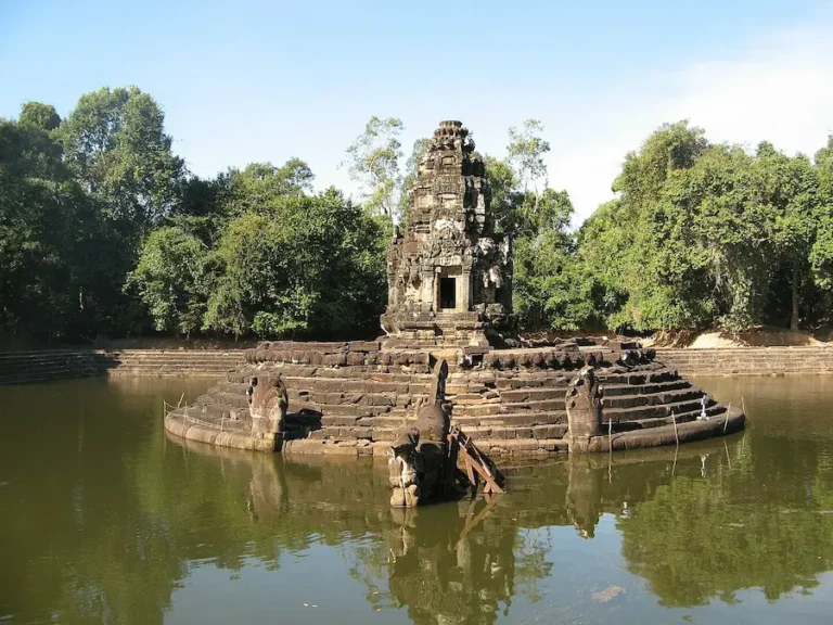 grand circuit of preah khan and neak pean 01